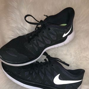 NIKE running shoes 😍🖤